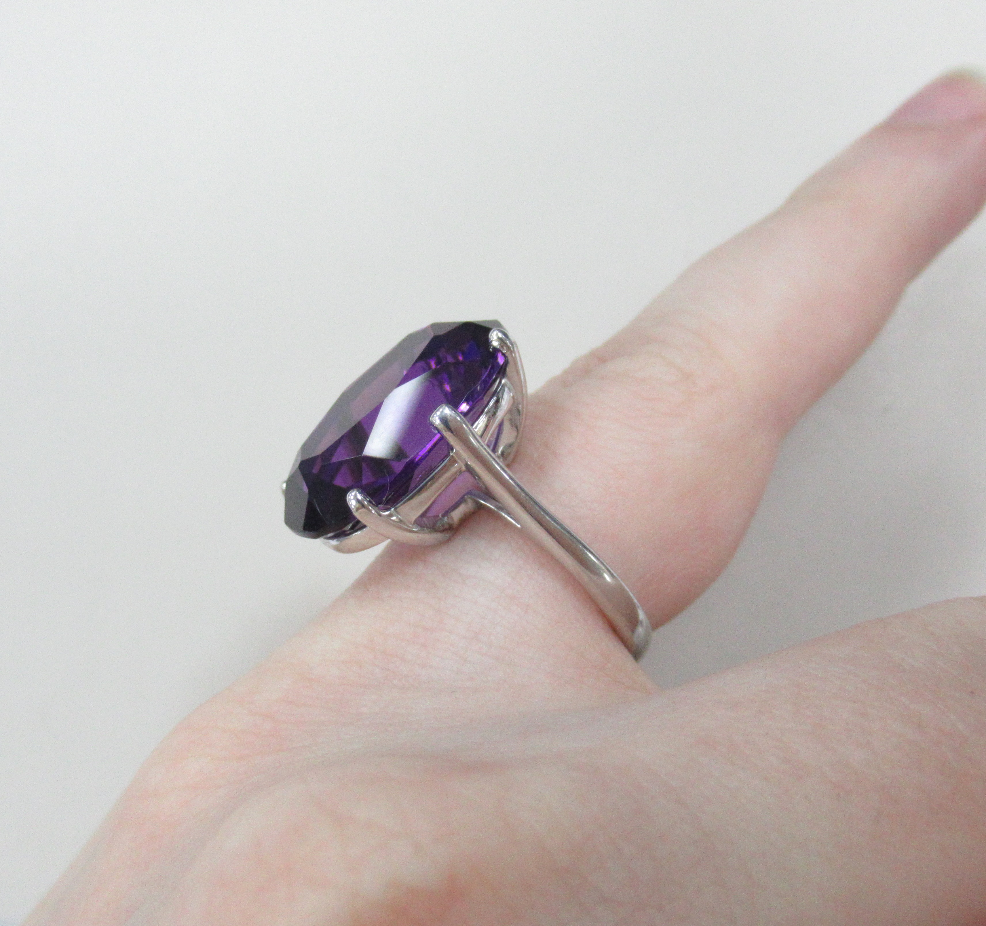 Серебряное кольцо с аметистом